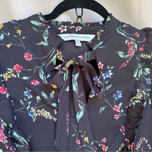 Cupcakes and Cashmere 🌺 black floral 🌺 Fully lined 🌺 excellent cond 🌺 small - Picture 2 of 9